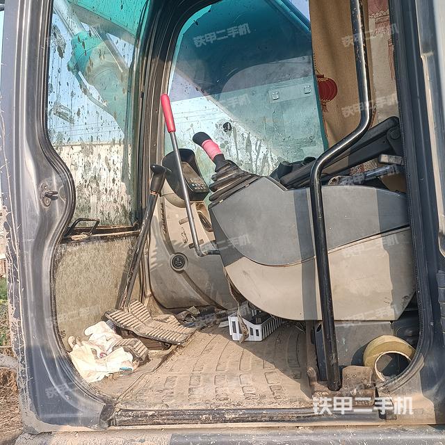 駕駛室整體(整機外觀) 駕駛室整體(整機外觀)