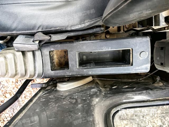 座椅左側控制臺/音響/含左手柄(駕駛室部分) 座椅左側控制臺/音響/含左手柄(駕駛室部分)