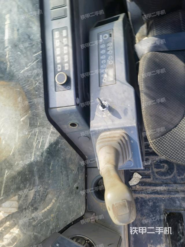 座椅右側(cè)控制臺/鑰匙門/油門/含右手柄（駕駛室部分）