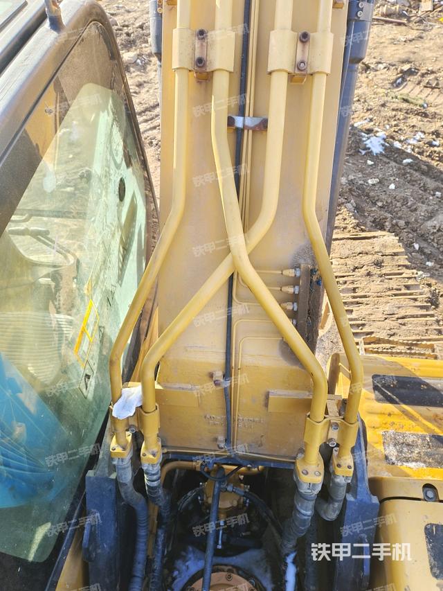 大臂背部俯視(工作和回轉(zhuǎn)裝置) 大臂背部俯視(工作和回轉(zhuǎn)裝置)