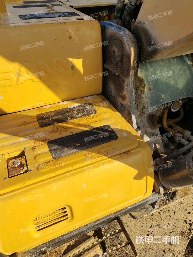 大臂根部?斜視(工作和回轉(zhuǎn)裝置) 大臂根部?斜視(工作和回轉(zhuǎn)裝置)