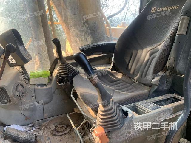 駕駛室整體(整機外觀) 駕駛室整體(整機外觀)
