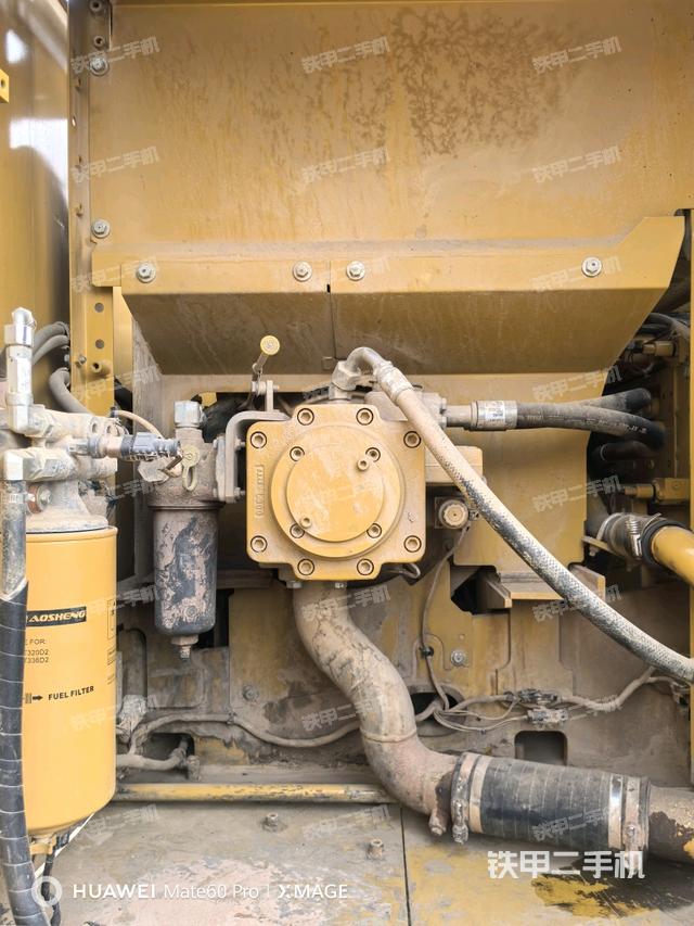 液壓泵艙室正面整體(整機(jī)外觀) 液壓泵艙室正面整體(整機(jī)外觀)