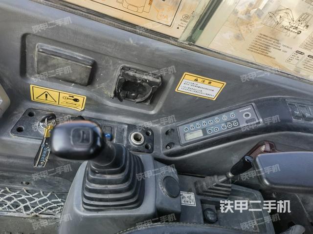 座椅右側(cè)控制臺(tái)/鑰匙門/油門/含右手柄(駕駛室部分) 座椅右側(cè)控制臺(tái)/鑰匙門/油門/含右手柄(駕駛室部分)