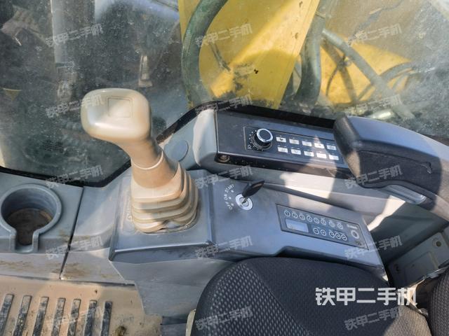 座椅右側(cè)控制臺(tái)/鑰匙門/油門/含右手柄(駕駛室部分) 座椅右側(cè)控制臺(tái)/鑰匙門/油門/含右手柄(駕駛室部分)