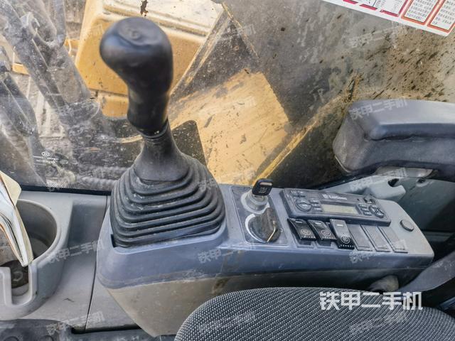 座椅右側(cè)控制臺/鑰匙門/油門/含右手柄(駕駛室部分) 座椅右側(cè)控制臺/鑰匙門/油門/含右手柄(駕駛室部分)