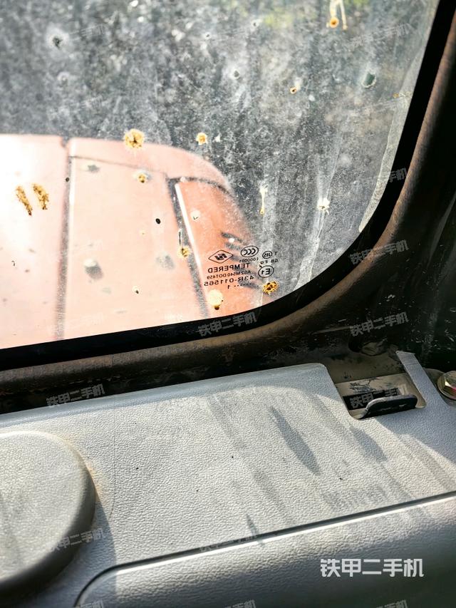 后窗玻璃角標(駕駛室部分) 后窗玻璃角標(駕駛室部分)