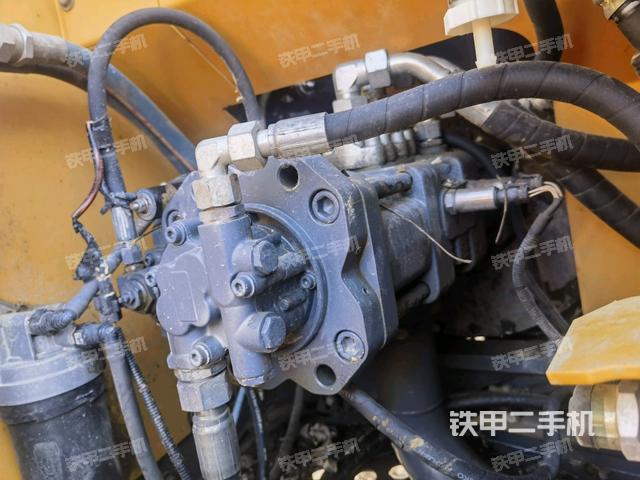 液壓泵斜45?左(大件艙室) 液壓泵斜45?左(大件艙室)