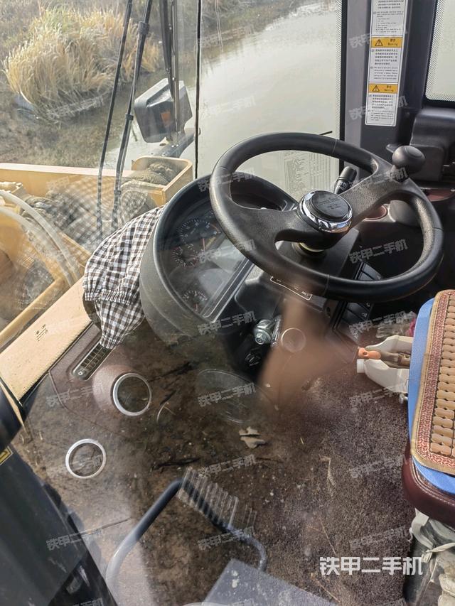 駕駛室正側(cè)（駕駛室部分）