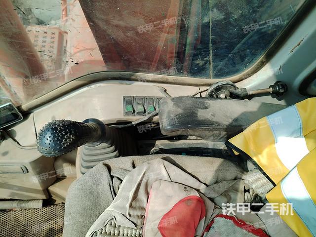 座椅右側(cè)控制臺/鑰匙門/油門/含右手柄（駕駛室部分）