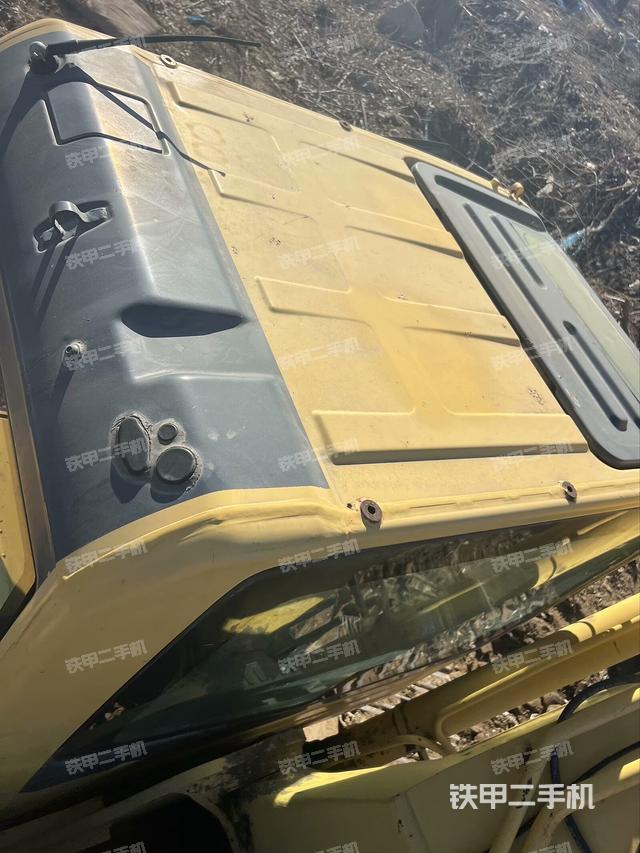 駕駛室頂部（整機外觀）