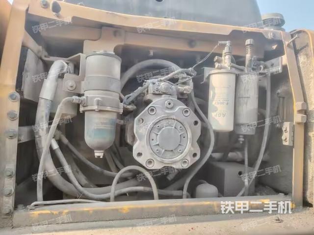 液壓泵艙室正面整體(整機(jī)外觀) 液壓泵艙室正面整體(整機(jī)外觀)