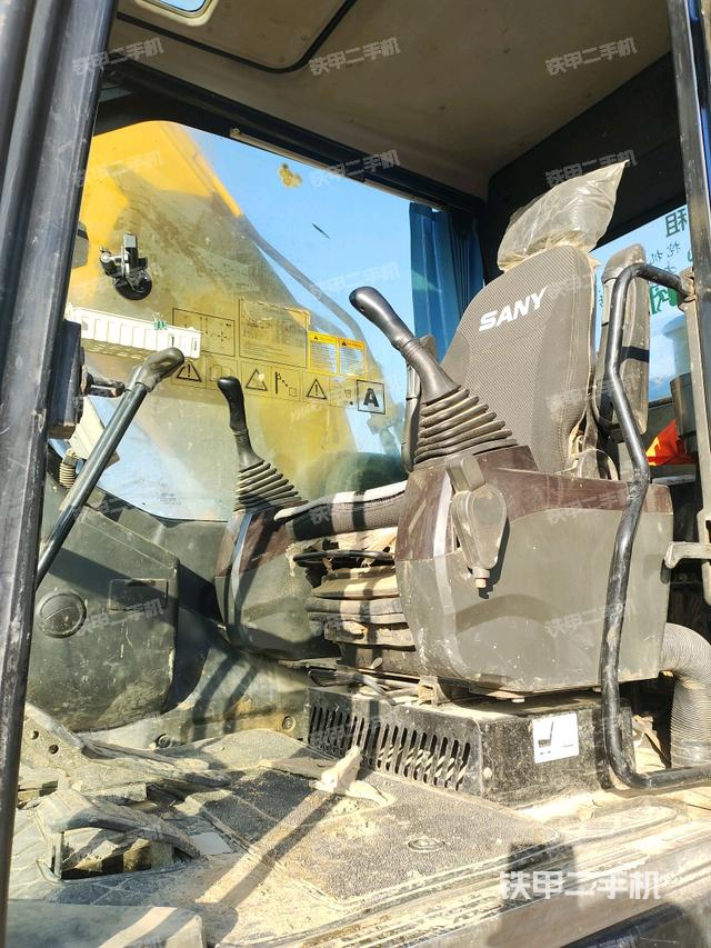 駕駛室正側(cè)(駕駛室部分) 駕駛室正側(cè)(駕駛室部分)