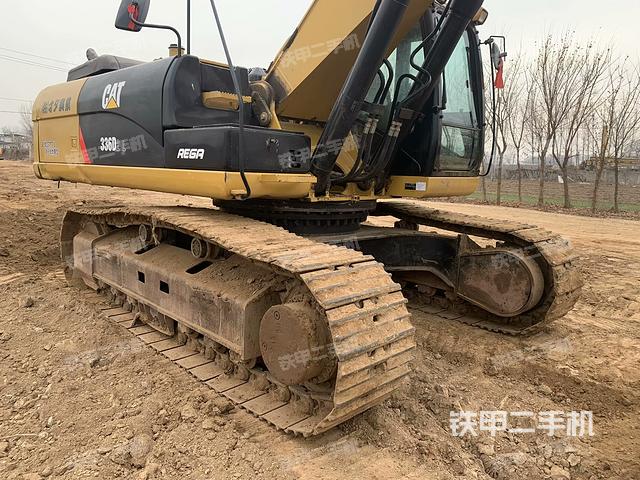 單側(cè)履帶整體(整機外觀) 單側(cè)履帶整體(整機外觀)