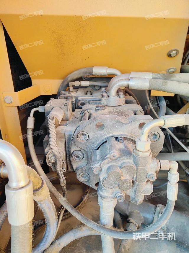 液壓泵艙室正面整體（整機(jī)外觀）