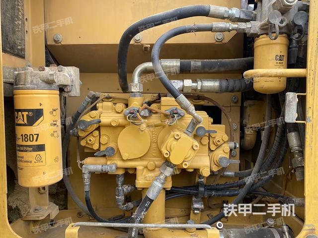 液壓泵艙室正面整體(整機(jī)外觀) 液壓泵艙室正面整體(整機(jī)外觀)