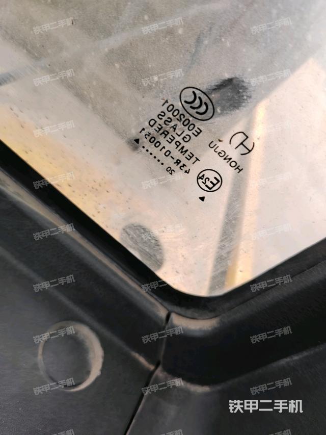 后窗玻璃角標（駕駛室部分）