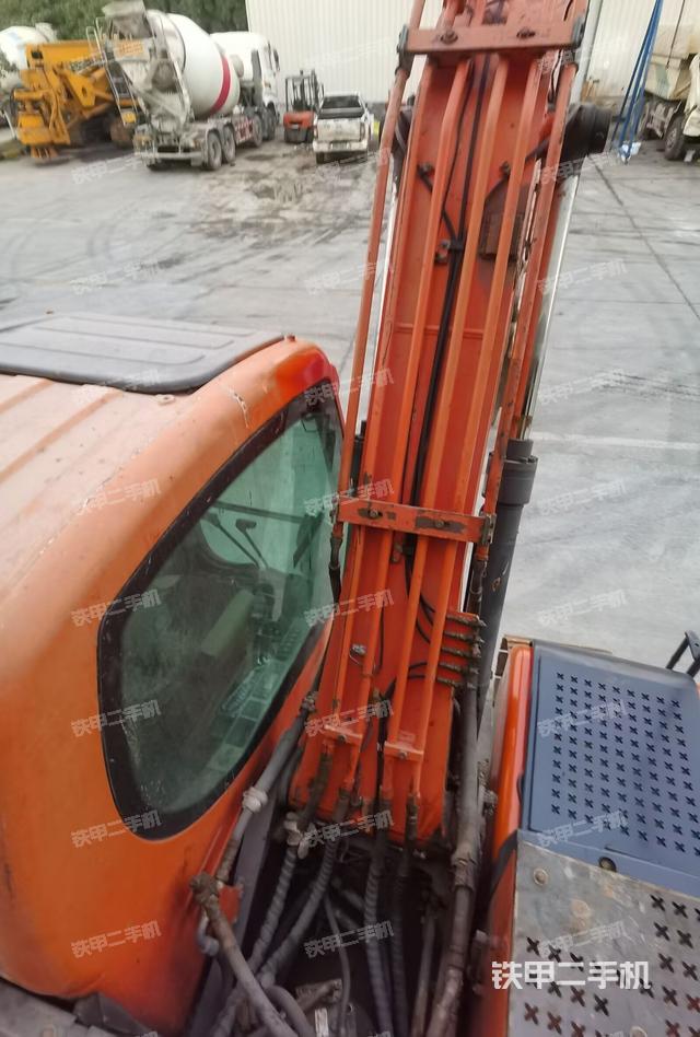 大臂背部俯視(工作和回轉(zhuǎn)裝置) 大臂背部俯視(工作和回轉(zhuǎn)裝置)