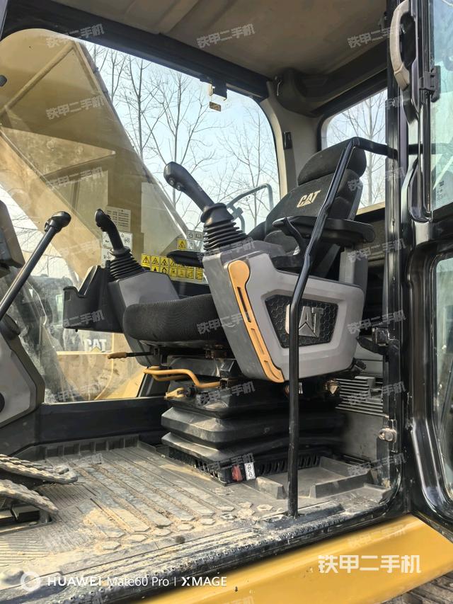 駕駛室整體（整機外觀）