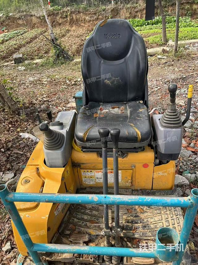 駕駛室頂部（整機(jī)外觀）