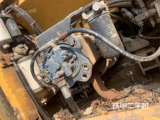 液壓泵艙室正面整體(整機外觀) 液壓泵艙室正面整體(整機外觀)