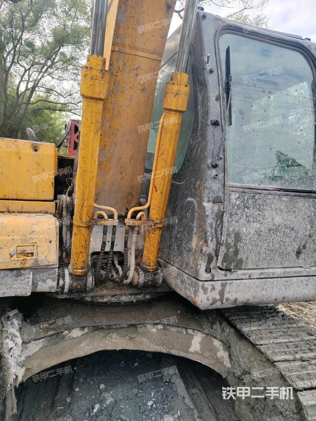 大臂油缸整體?豎拍（工作和回轉(zhuǎn)裝置）