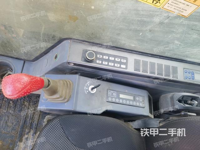 座椅右側(cè)控制臺/鑰匙門/油門/含右手柄(駕駛室部分) 座椅右側(cè)控制臺/鑰匙門/油門/含右手柄(駕駛室部分)