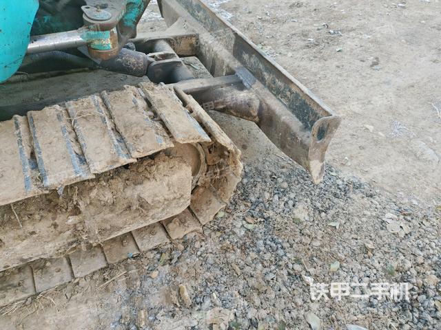 左驅(qū)動輪（行走機構(gòu)）