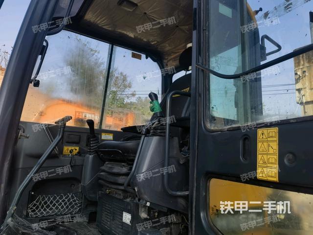 頂棚整體(駕駛室部分) 頂棚整體(駕駛室部分)