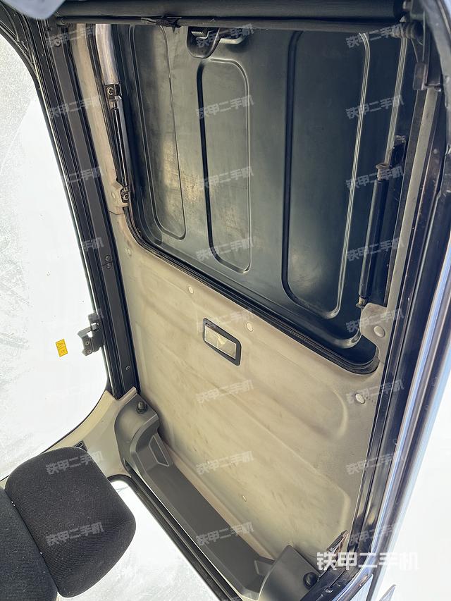 駕駛室頂部（整機(jī)外觀(guān)）