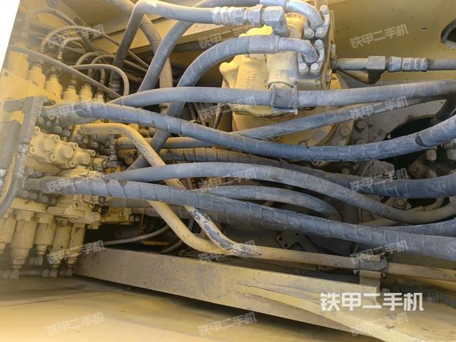 回轉(zhuǎn)馬達(dá)和主控閥（整機(jī)外觀）