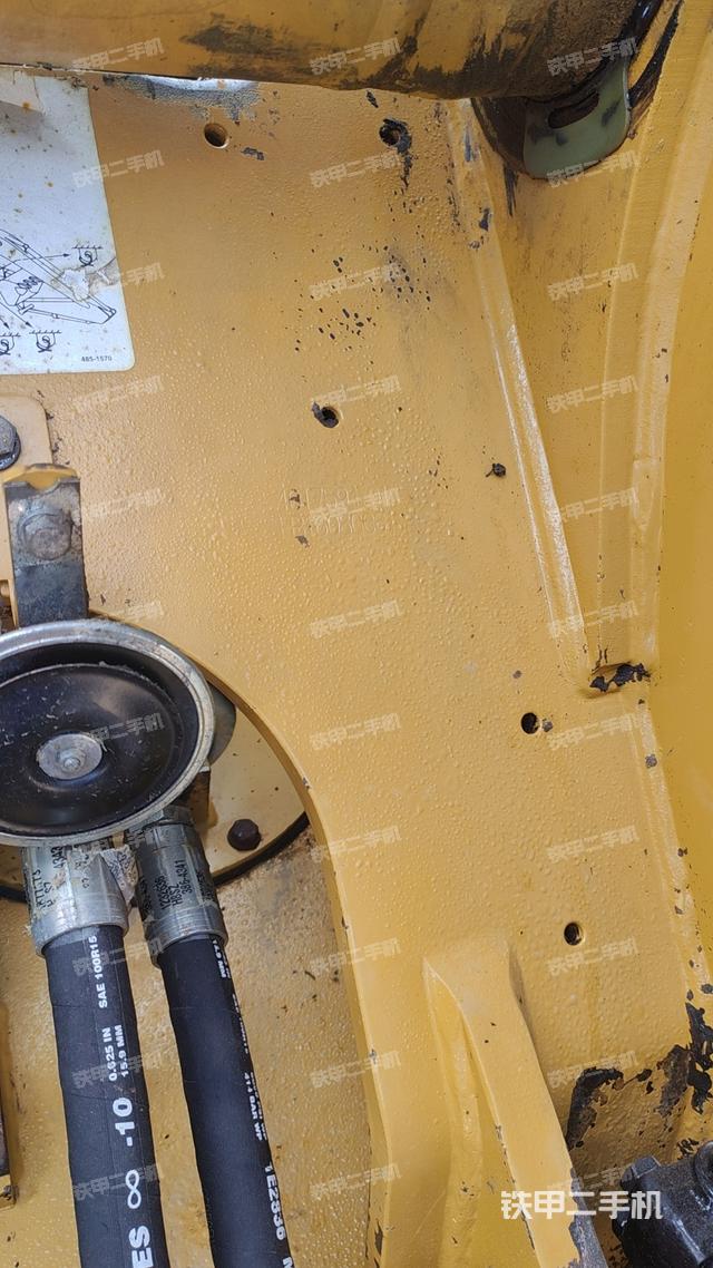 駕駛室整體(整機(jī)外觀) 駕駛室整體(整機(jī)外觀)