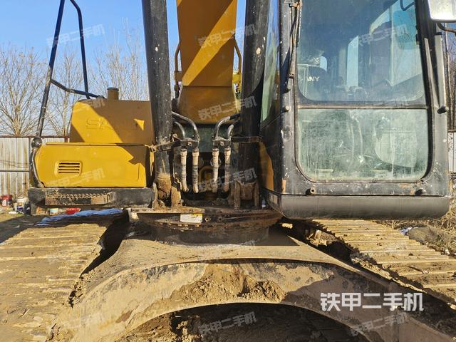 轉(zhuǎn)盤和下車架正前(工作和回轉(zhuǎn)裝置) 轉(zhuǎn)盤和下車架正前(工作和回轉(zhuǎn)裝置)