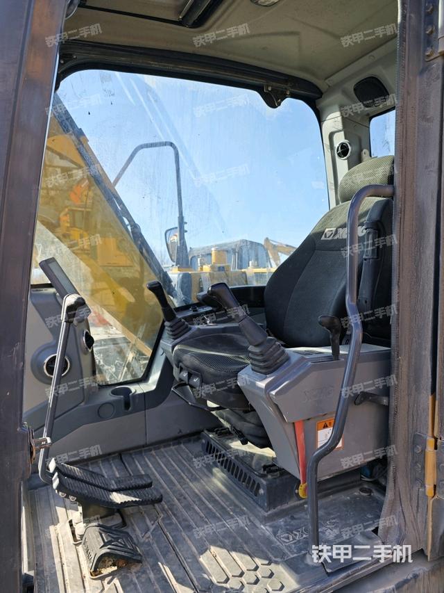 駕駛室整體（整機(jī)外觀）