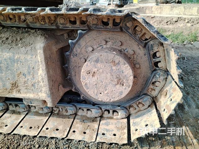 左驅(qū)動輪（行走機(jī)構(gòu)）