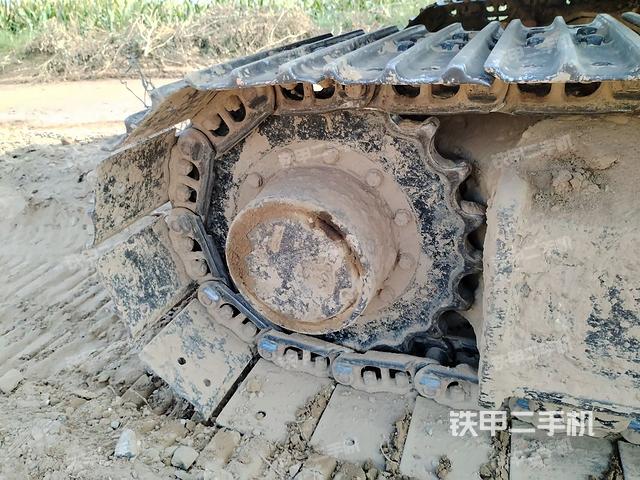 右驅(qū)動輪（行走機(jī)構(gòu)）