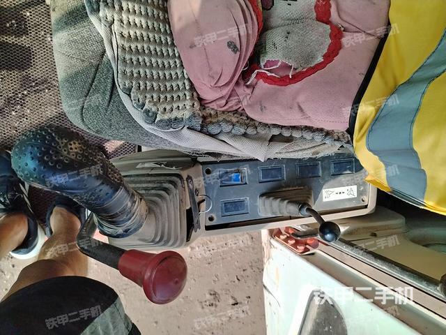 座椅左側(cè)控制臺/音響/含左手柄（駕駛室部分）