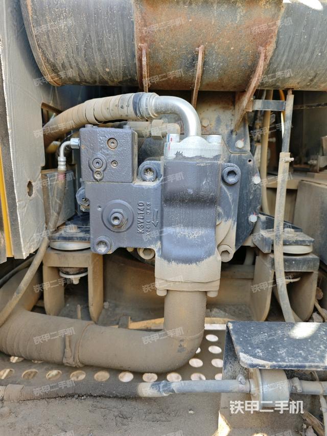 液壓泵艙室正面整體(整機(jī)外觀) 液壓泵艙室正面整體(整機(jī)外觀)