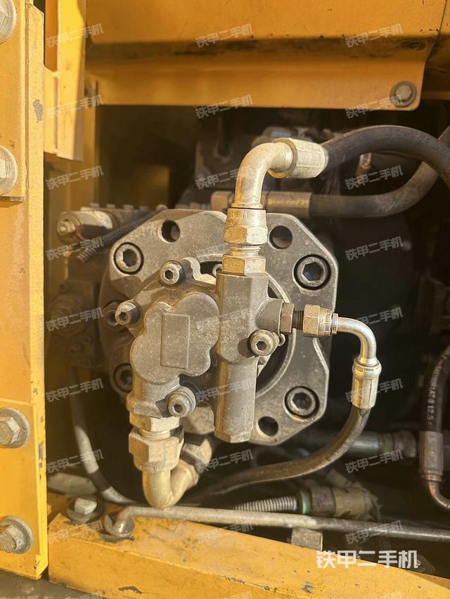 液壓泵艙室正面整體（整機(jī)外觀）