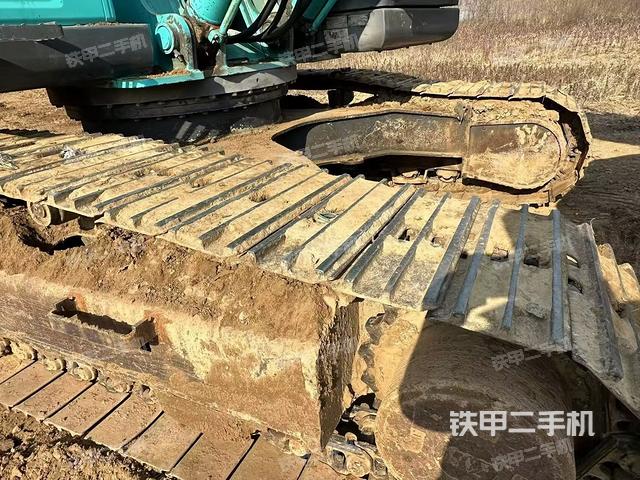 單側(cè)履帶整體(整機(jī)外觀) 單側(cè)履帶整體(整機(jī)外觀)