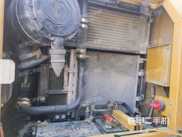 散熱器正面(大件艙室) 散熱器正面(大件艙室)
