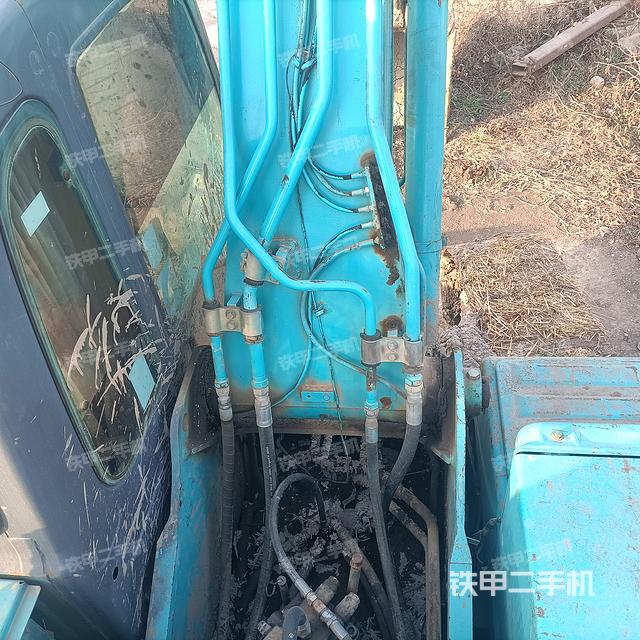 駕駛室頂部(整機外觀) 駕駛室頂部(整機外觀)