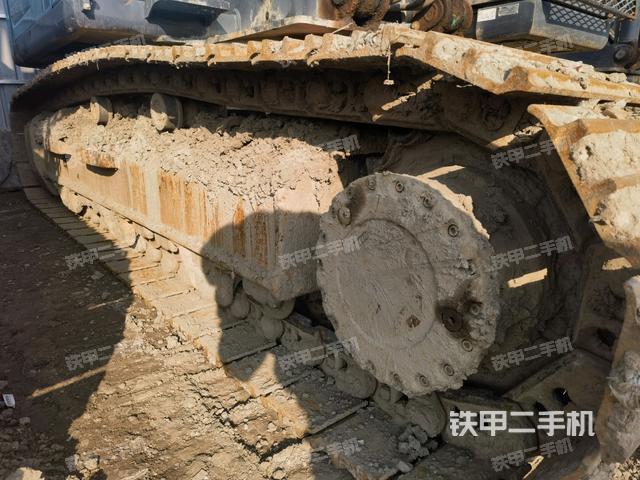 右側(cè)履帶整體(行走機(jī)構(gòu)) 右側(cè)履帶整體(行走機(jī)構(gòu))