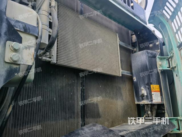 散熱器正面(大件艙室) 散熱器正面(大件艙室)