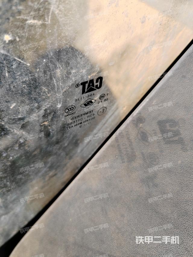 左后方玻璃角標(biāo)(駕駛室部分) 左后方玻璃角標(biāo)(駕駛室部分)