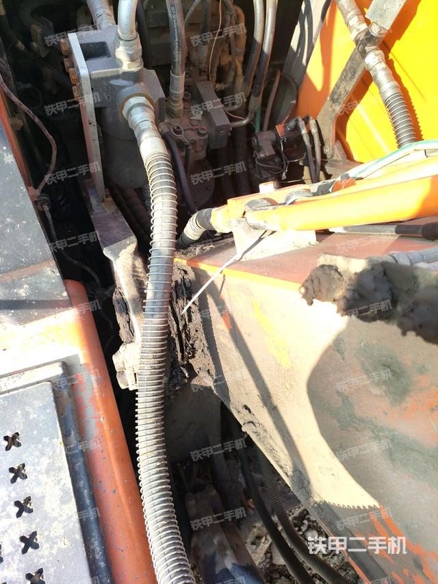 大臂根部?斜視(工作和回轉(zhuǎn)裝置) 大臂根部?斜視(工作和回轉(zhuǎn)裝置)