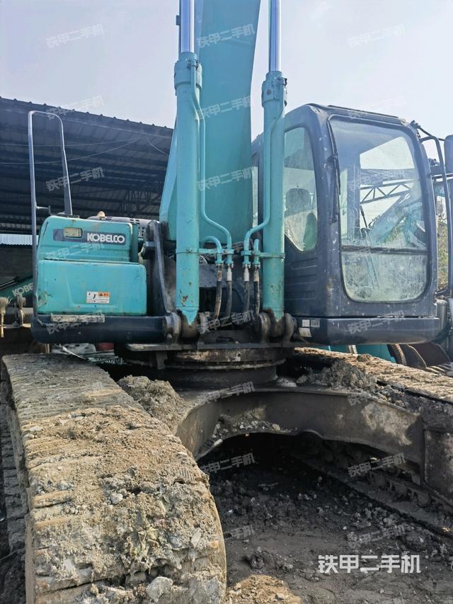 轉(zhuǎn)盤(pán)和下車(chē)架正前(工作和回轉(zhuǎn)裝置) 轉(zhuǎn)盤(pán)和下車(chē)架正前(工作和回轉(zhuǎn)裝置)