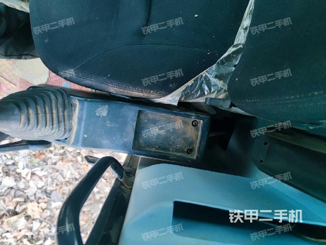 座椅右側(cè)控制臺/鑰匙門/油門/含右手柄（駕駛室部分）