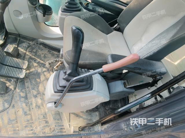 座椅左側(cè)控制臺/音響/含左手柄(駕駛室部分) 座椅左側(cè)控制臺/音響/含左手柄(駕駛室部分)