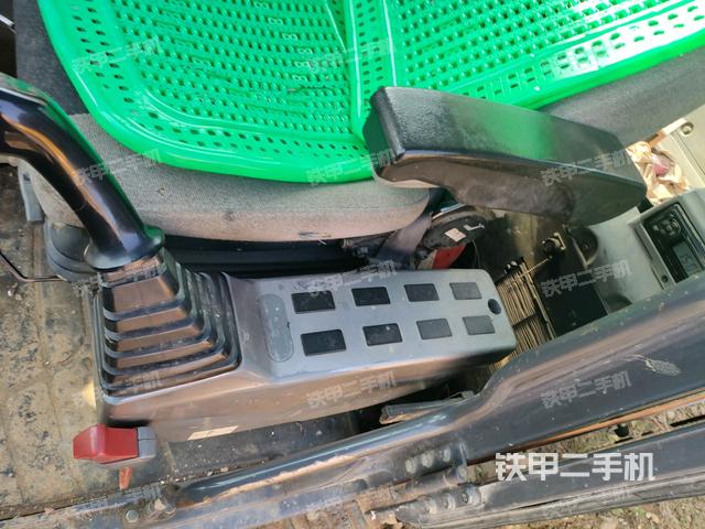 座椅左側(cè)控制臺(tái)/音響/含左手柄(駕駛室部分) 座椅左側(cè)控制臺(tái)/音響/含左手柄(駕駛室部分)